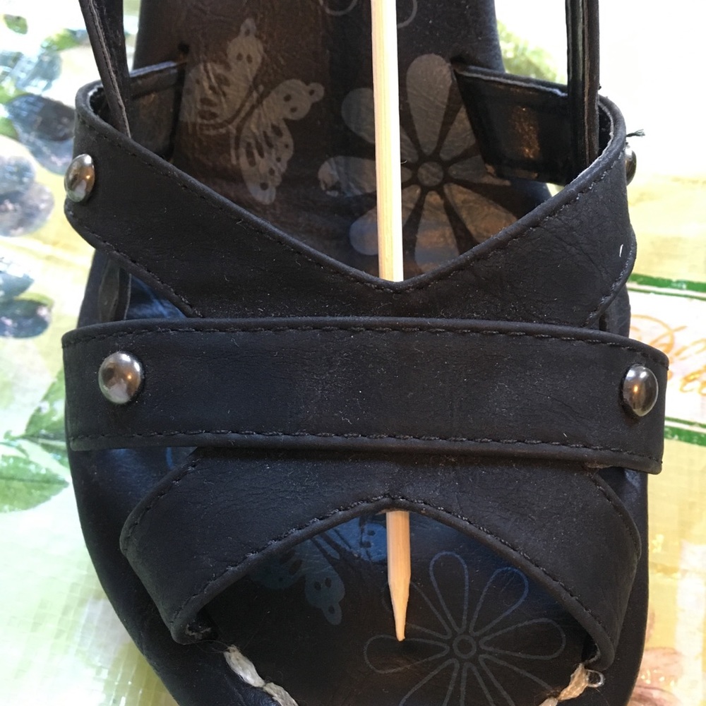 Beverly Mills black wedge shoes